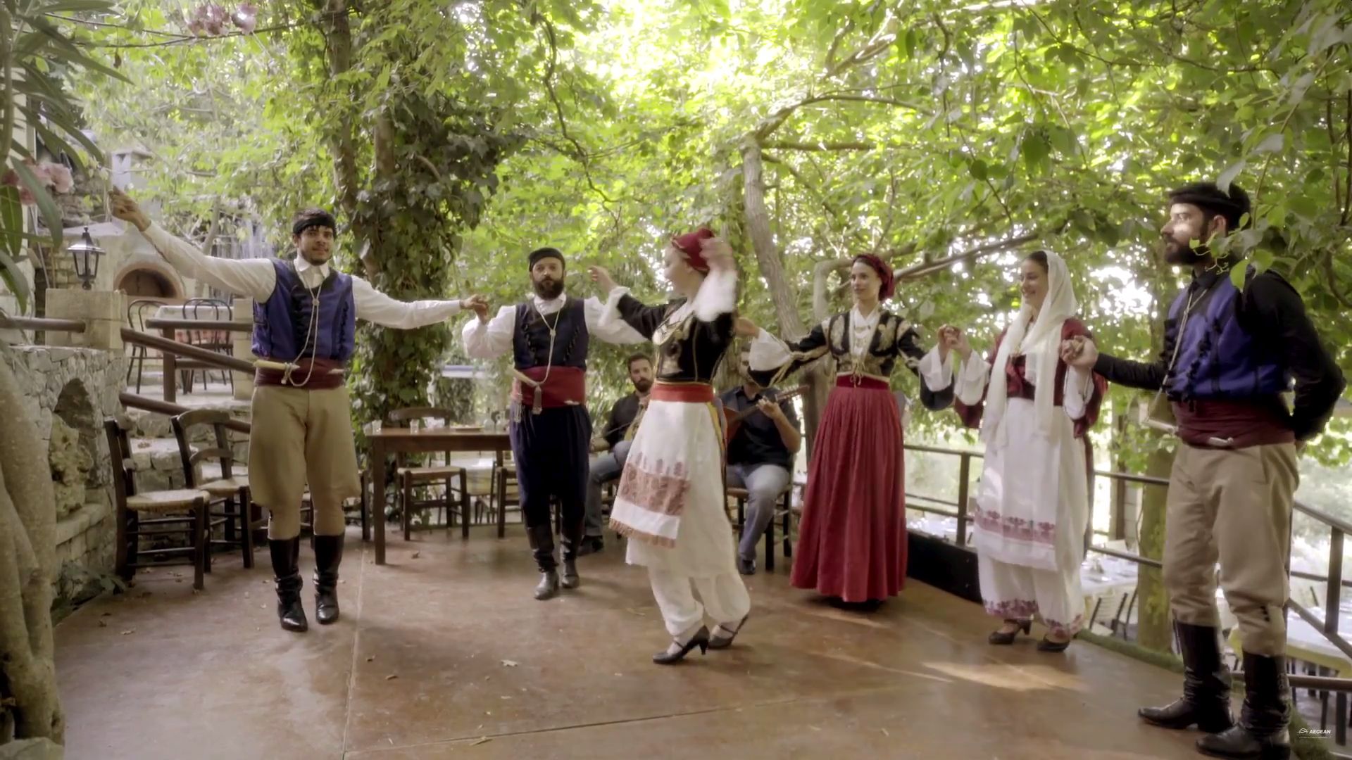 Traditional Cretan Costumes | Monza